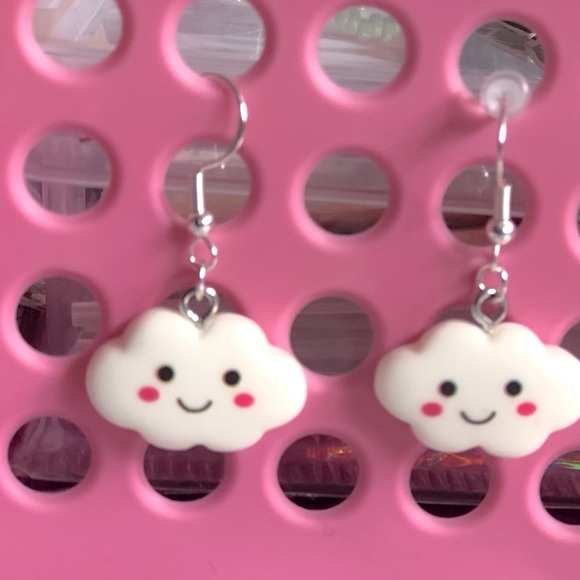 Smiley cloud  earrings ☁️ - Picture 2 of 2